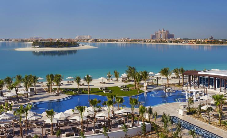 Pohľad na pláž z hotela Waldorf Astoria Dubai Palm Jumeirah