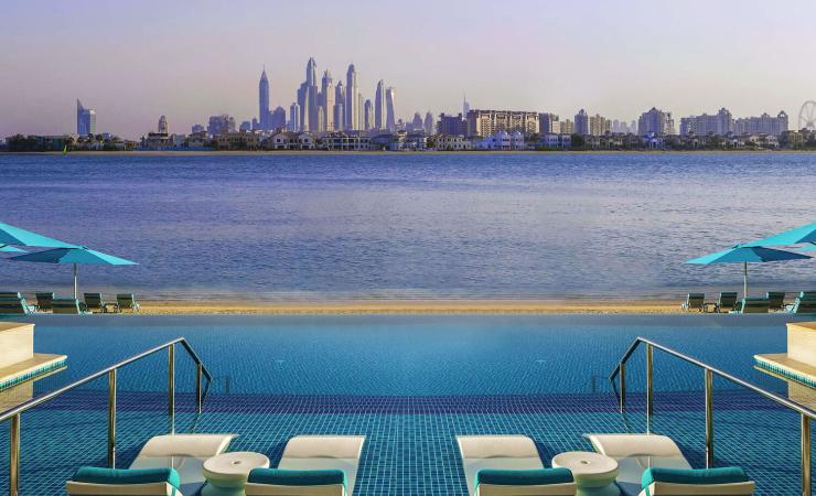 Pohľad z bazéna na mesto v hoteli The Retreat Palm Dubai MGallery by Sofitel