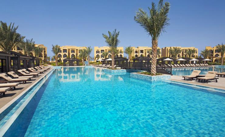 Bazén v Doubletree by Hilton Resort & Spa Marjan Island