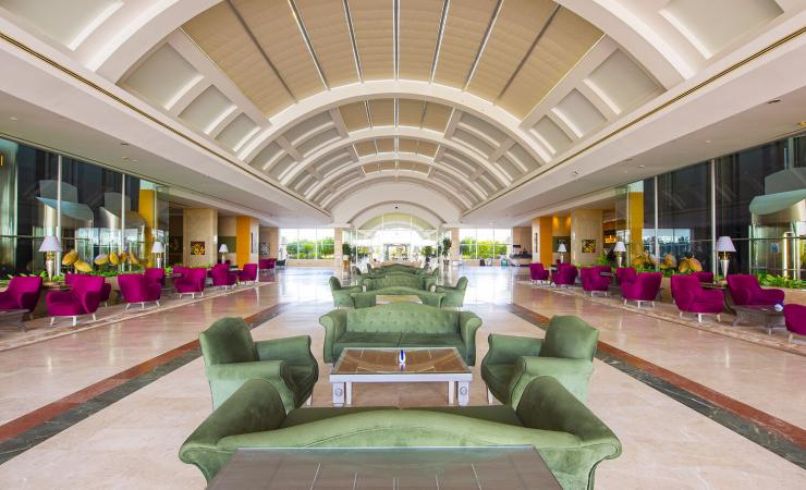 Lobby v Miracle Resort