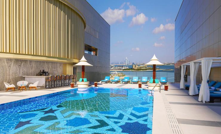 Bazén pre dospelých v hoteli Andaz Dubai The Palm