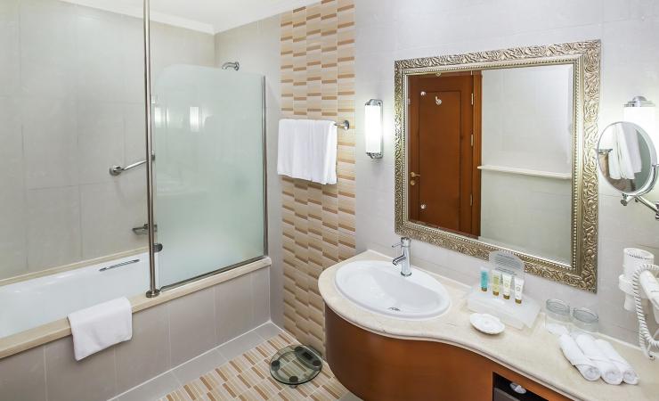 Kúpeľňa v izbe v Holiday Inn Bur Dubai - Embassy District