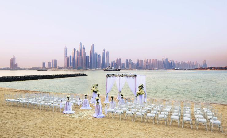 Svadba na pláži pri Dukes Dubai, a Royal Hideaway Hotel