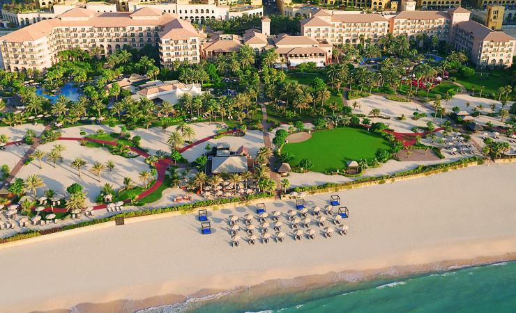 Pláž pri The Ritz-Carlton, Dubai, Jumeirah Beach