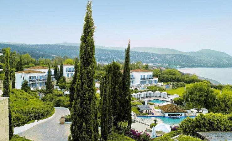  Zelená záhrada, more, bazén a ubytovanie hotela Anassa. Cyprus