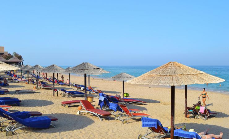 Pláž v Miramar Al Aqah Beach Resort
