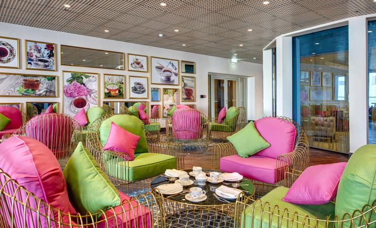 Posedenie v Dukes Dubai, a Royal Hideaway Hotel