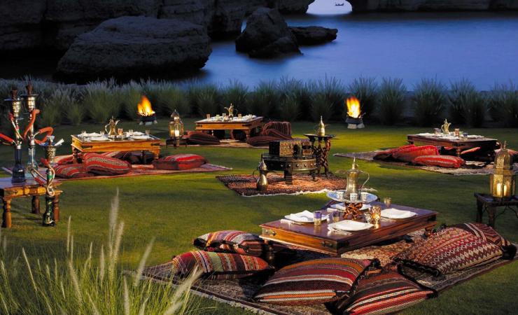 Večerné posedenie v Shangri-La Barr Al Jissah Resort & Spa, Al Bandar