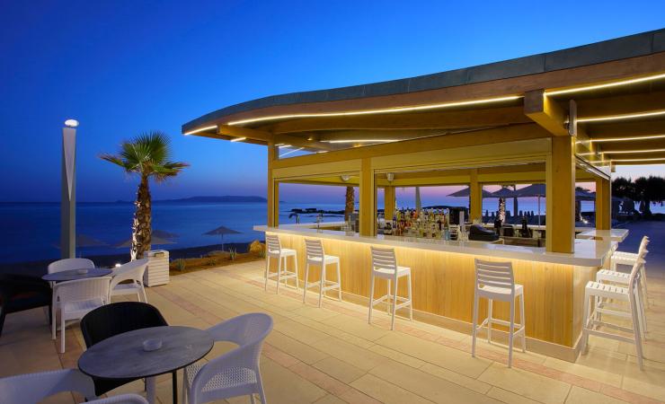 Bar v Arina Beach