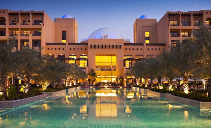 Hilton Resort & Spa Ras Al Khaimah večer
