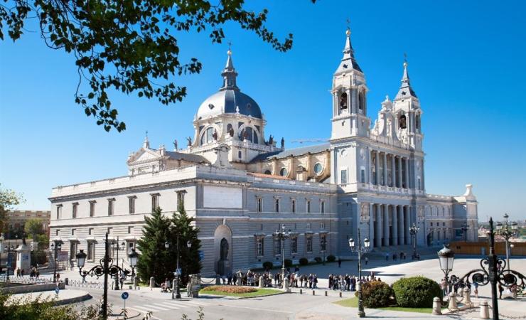 Katedrála Almudena, Madrid, Španielsko, poznávací zájazd