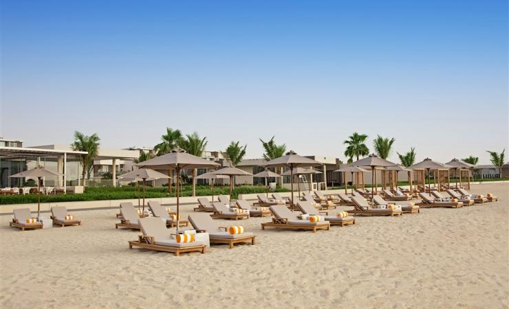 Piesková pláž v hoteli The Oberoi Beach Resort Al Zorah