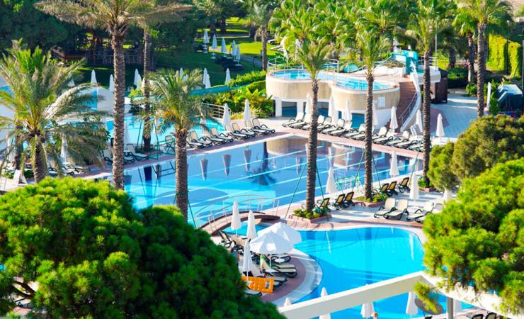 Bazény v Limak Atlantis Deluxe Hotel & Resort 