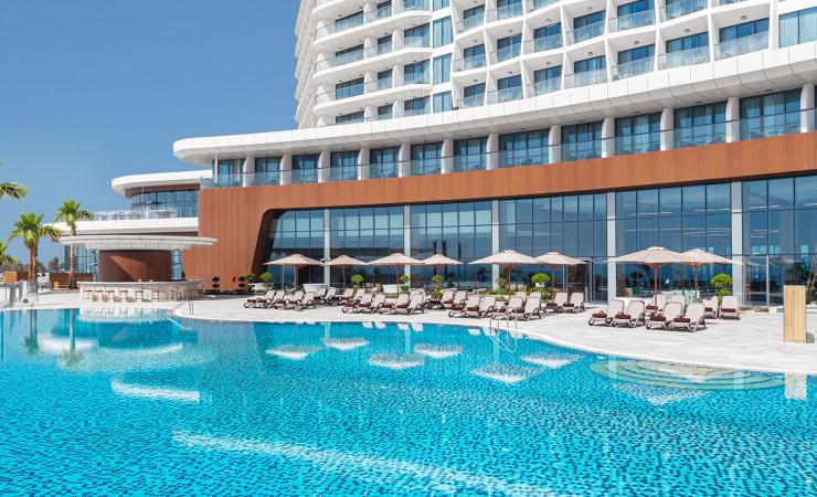 Bazén v hoteli Hampton by Hilton Marjan Island