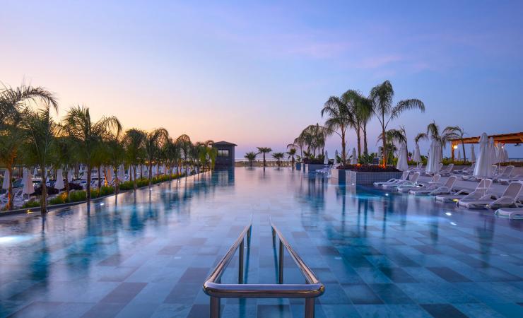 Bazén v Mylome Luxury Hotel & Resort