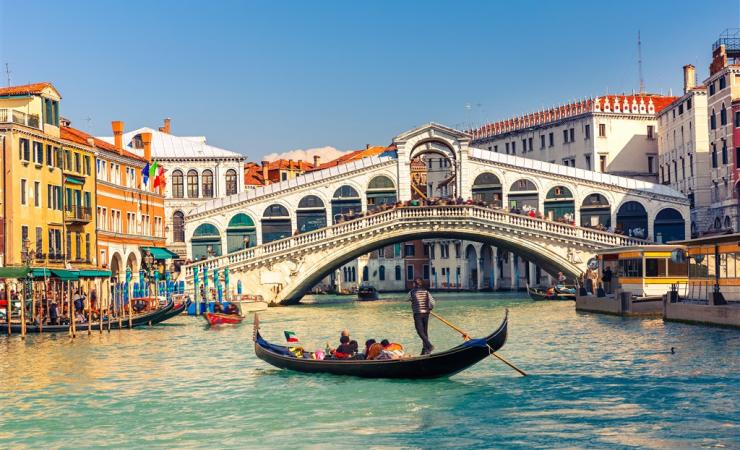 Víkend v Benátkach a okolí - loď na kanáli