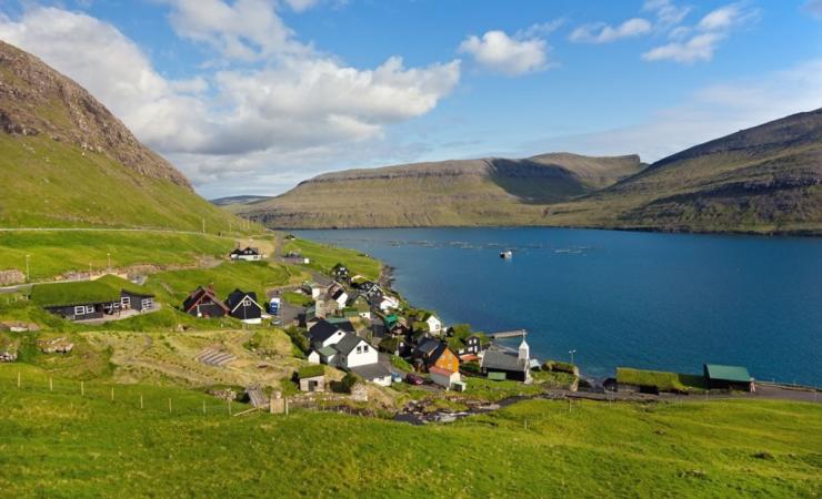 Faerské ostrovy - dedinka na lúke