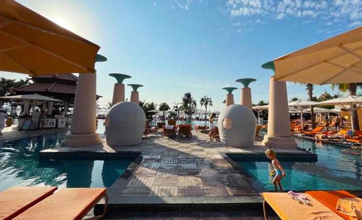Bazén v Anantara The Palm Dubai Resort
