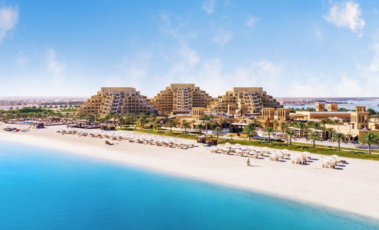 Pláž pri hoteli Rixos Bab Al Bahr. SAE