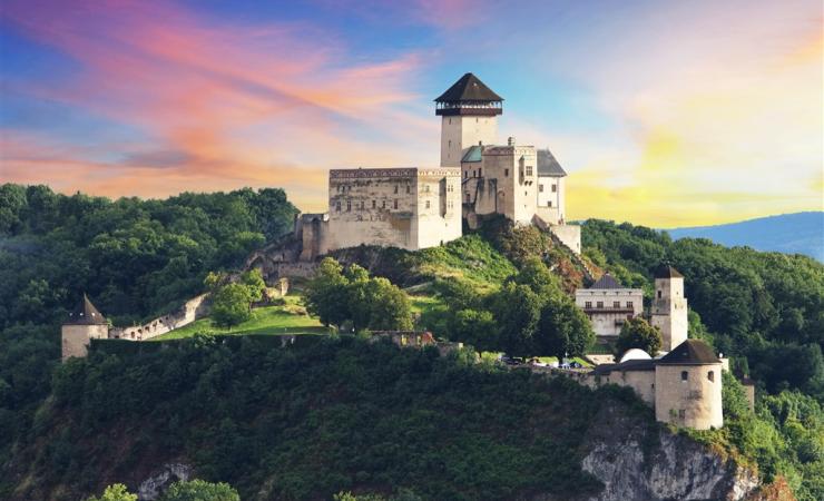 Cesta po čarovných hradoch - Beckov, Trenčín, Čachtice, poznávací zájazd