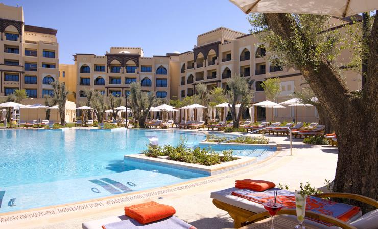 Bazén v Saadiyat Rotana Resort & Villas Abu Dhabi