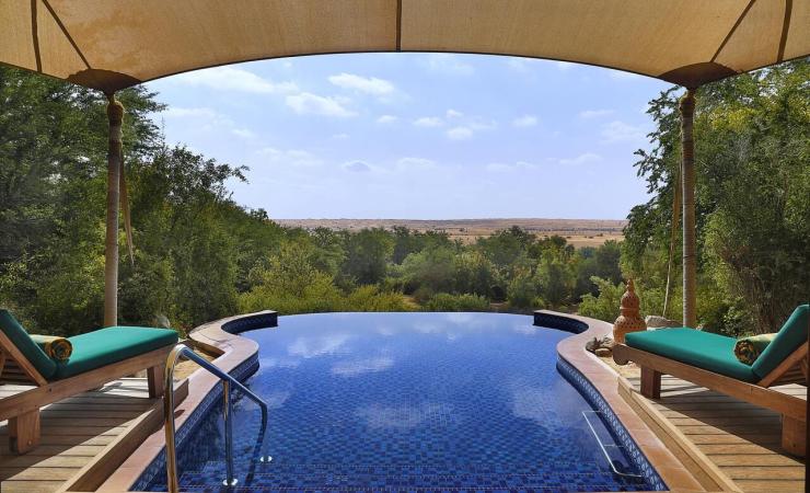 Bazén v Al Maha, A Luxury Collection Desert Resort & Spa