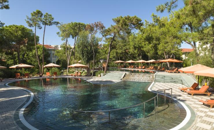 Vonkajší bazén v hoteli Abaton Island Resort & Spa