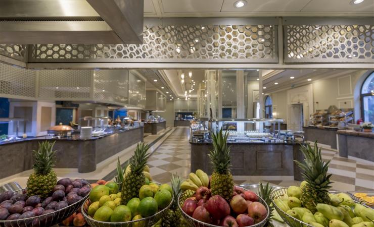 Ponuka ovocia v hoteli Abaton Island Resort & Spa