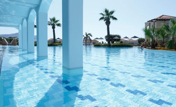 Bazén v hoteli Lindos Imperial Resort & Spa