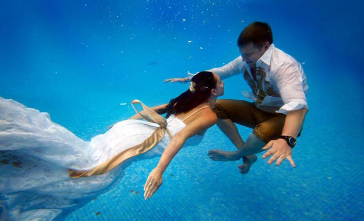 Novomanželia pod vodou