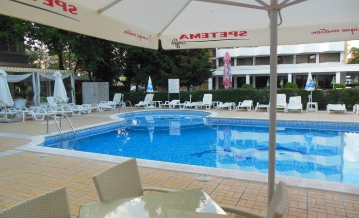 Bazén hotela Karlovo, Slnečné Pobrežie, Bulharsko