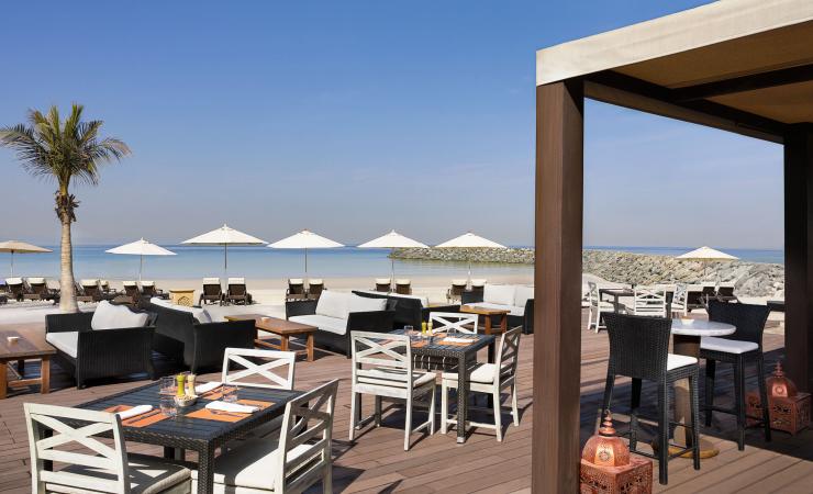 Vonkajšie posedenie - Hotel Ajman Saray, A Luxury Collection Resort