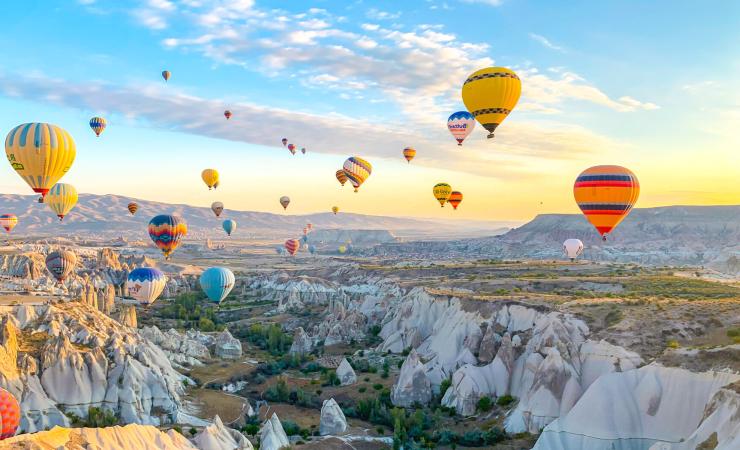 Atrakcie Turecko - Cappadocia krajina balónov a prírodných komínov