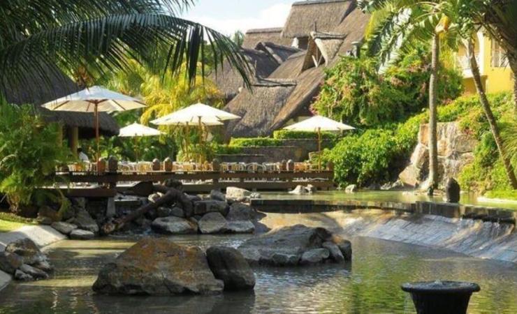 Jazierko s fontánou v hoteli Canonnier Beachcomber Golf Resort & Spa