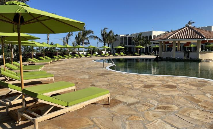 bazeny v hoteli emerald zanzibar resort and spa