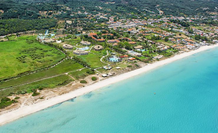 https://cms.satur.sk/data/imgs/tour_image/orig/01-costa-botanica-luxury-beach-front-resort-corfu-island_72dpi-1978956.jpg