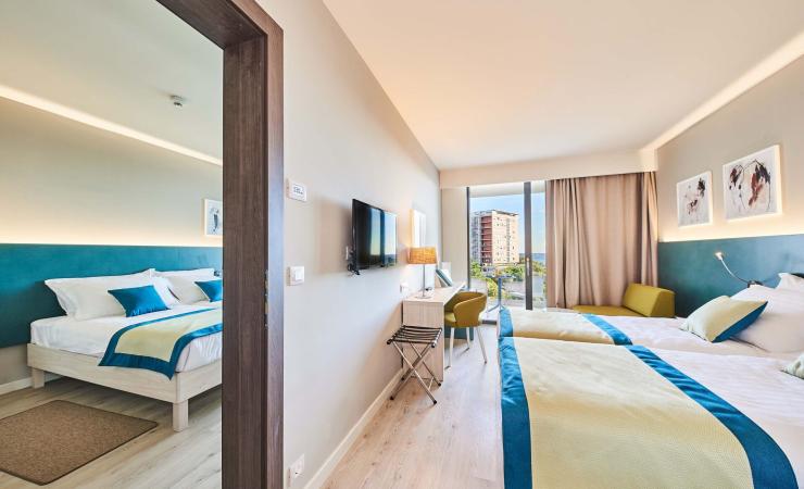 https://cms.satur.sk/data/imgs/tour_image/orig/70709_hotel_sol_sipar_for_plava_laguna_2017_connected_superior_room_with_balcony_park-side_s3bpc_-2_6016x4016-1939711.jpg
