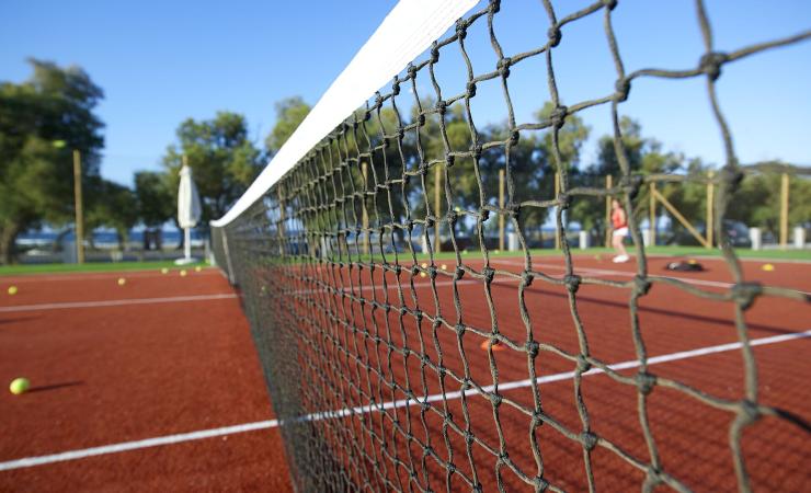 https://cms.satur.sk/data/imgs/tour_image/orig/anemos-resort_tennis-court-1-1928950.jpg