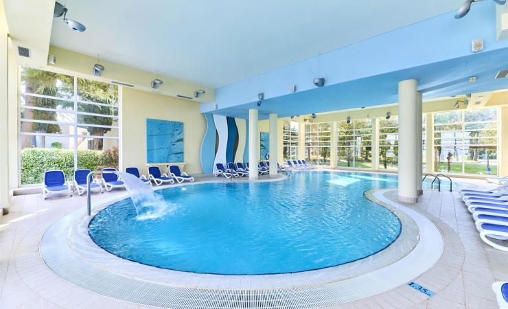 https://cms.satur.sk/data/imgs/tour_image/orig/hotel-umag-plava-laguna_2022_swimming-pools_indoor-swimming-pool-4-scaled-2161296.jpg