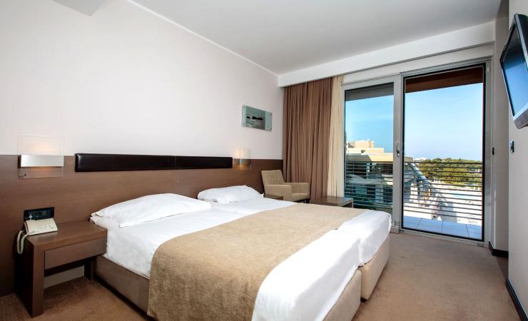 https://cms.satur.sk/data/imgs/tour_image/orig/hotel_molindrio_plava_laguna_premium_room_with_balcony_sea_view_p3bm-4-1-2176575.jpg