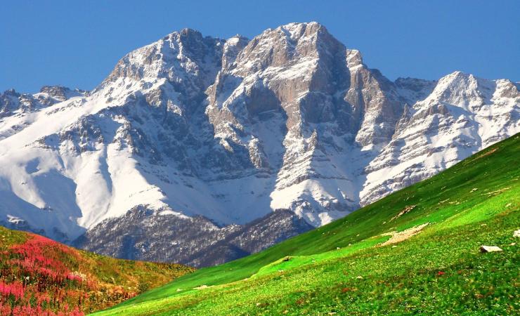 https://cms.satur.sk/data/imgs/tour_image/orig/mountains-of-the-armenia-depositphotos_2091435-2177965.jpg