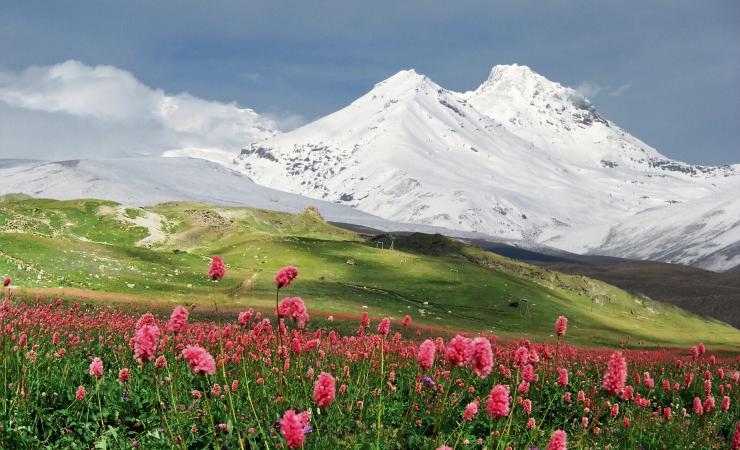 https://cms.satur.sk/data/imgs/tour_image/orig/mountains-of-the-caucasusdepositphotos_1999928_xl-2015-2177966.jpg