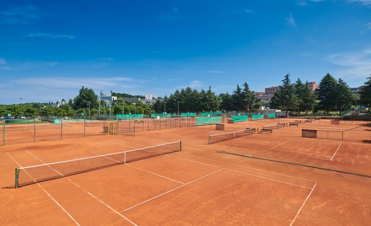 https://cms.satur.sk/data/imgs/tour_image/orig/zelena_resort_plava_laguna_2020_tennis_center_-1801719.jpg